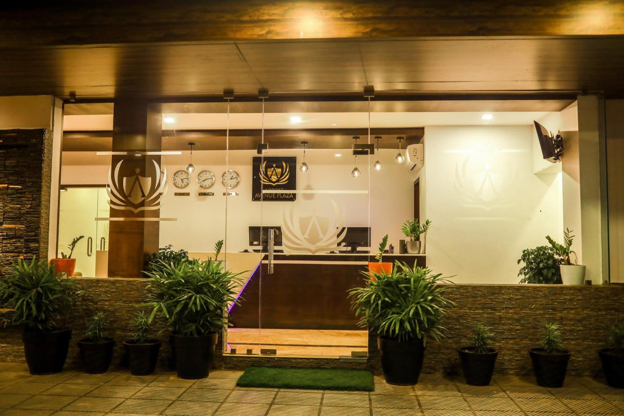 Airport Avenue Plaza Hotel Nedumbassery Exterior photo