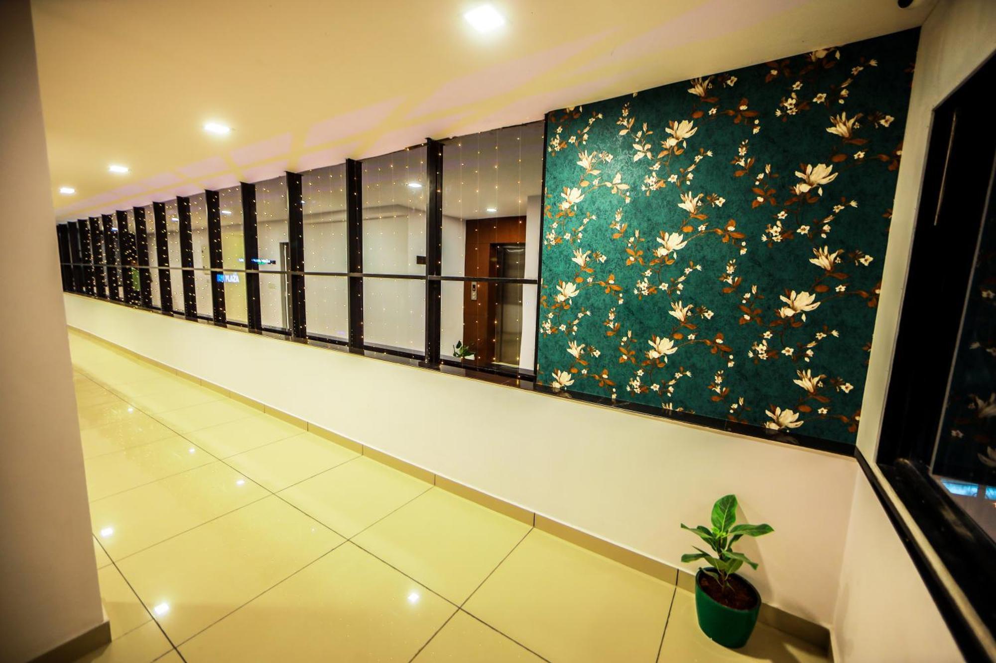 Airport Avenue Plaza Hotel Nedumbassery Exterior photo