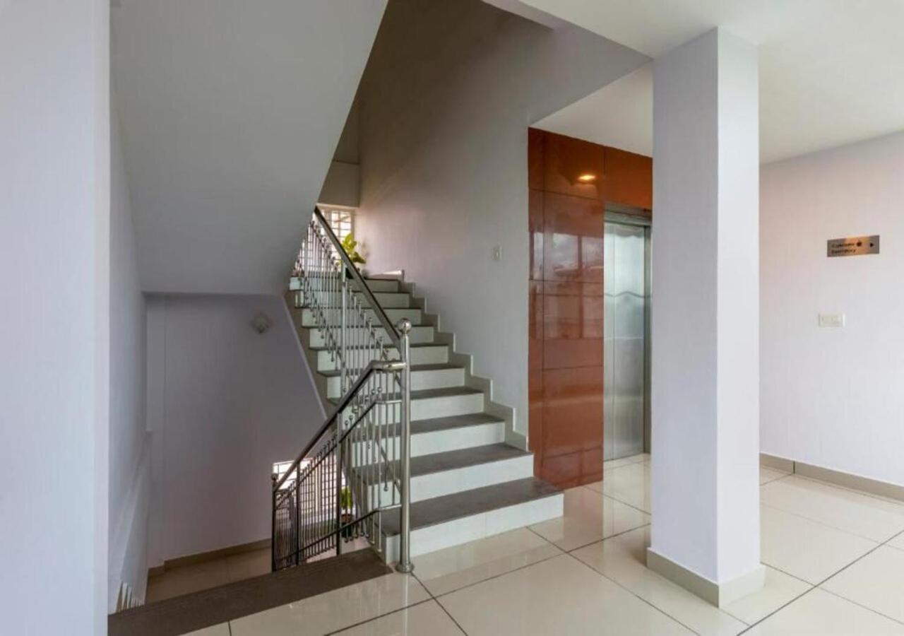 Airport Avenue Plaza Hotel Nedumbassery Exterior photo