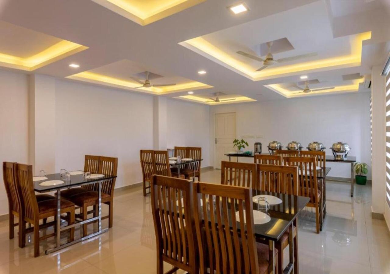 Airport Avenue Plaza Hotel Nedumbassery Exterior photo