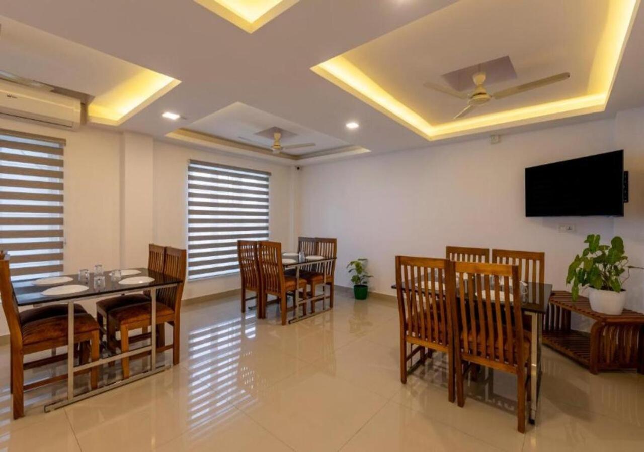 Airport Avenue Plaza Hotel Nedumbassery Exterior photo