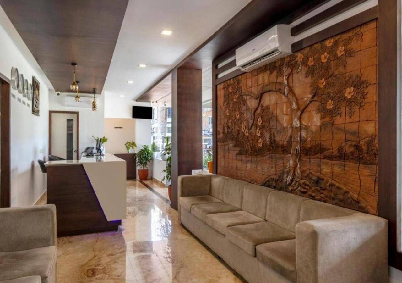 Airport Avenue Plaza Hotel Nedumbassery Exterior photo