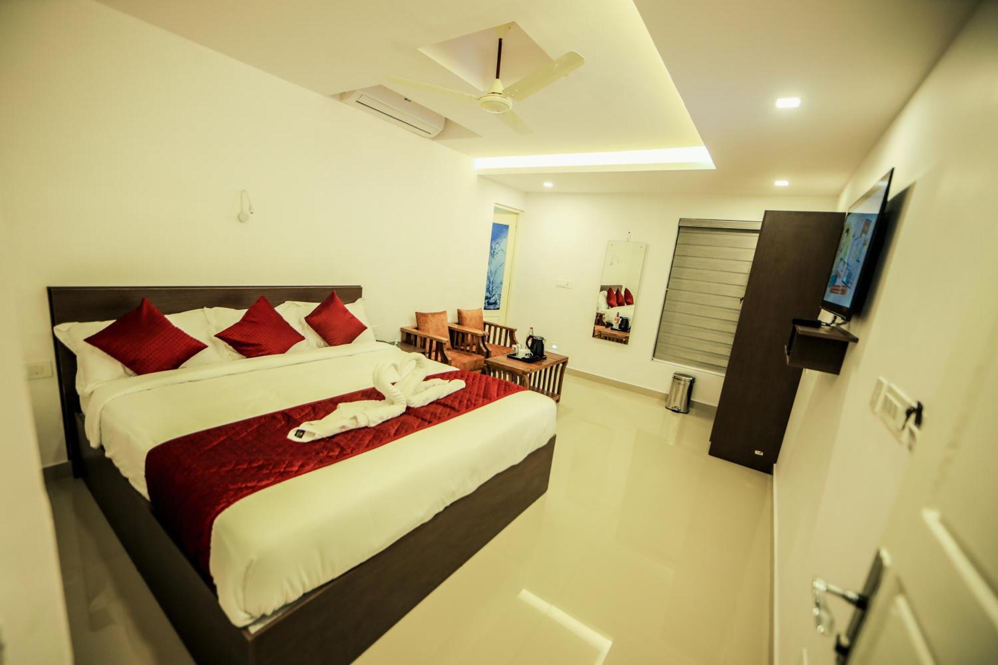 Airport Avenue Plaza Hotel Nedumbassery Exterior photo