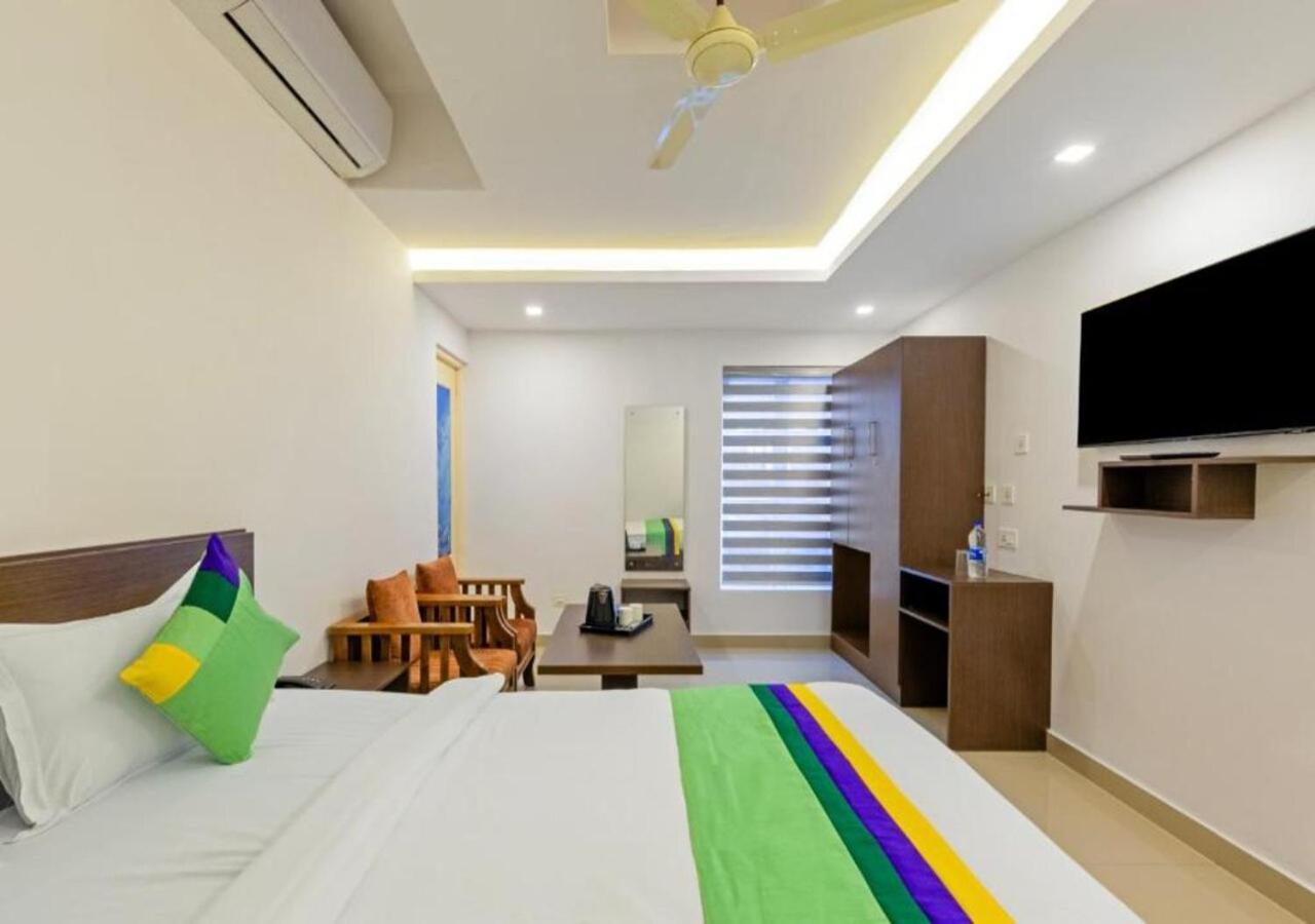 Airport Avenue Plaza Hotel Nedumbassery Exterior photo