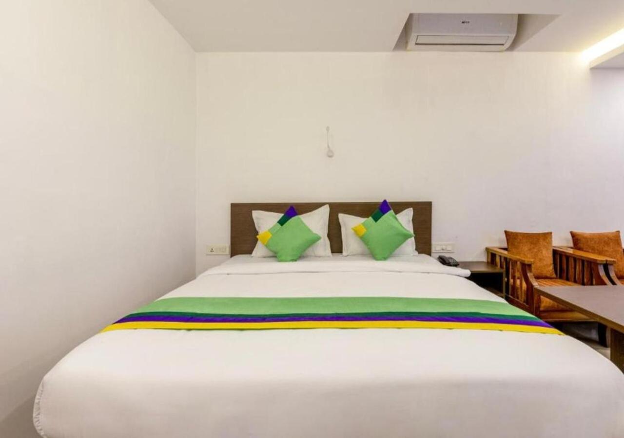 Airport Avenue Plaza Hotel Nedumbassery Exterior photo