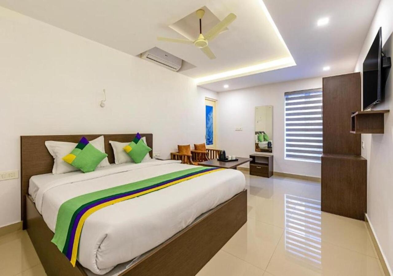 Airport Avenue Plaza Hotel Nedumbassery Exterior photo